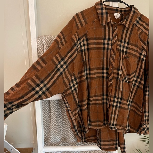 •Plaid Button Down Top• - Picture 3 of 3